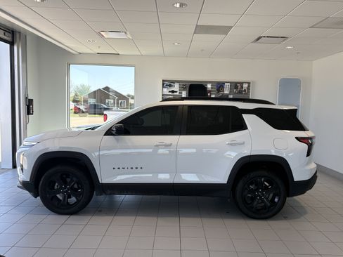 Used 2025 Chevrolet Equinox LT w/ Convenience Package II FWD image 2