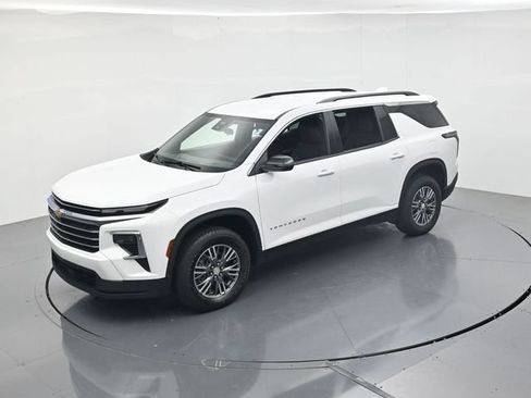 Used 2025 Chevrolet Traverse LT FWD image 48