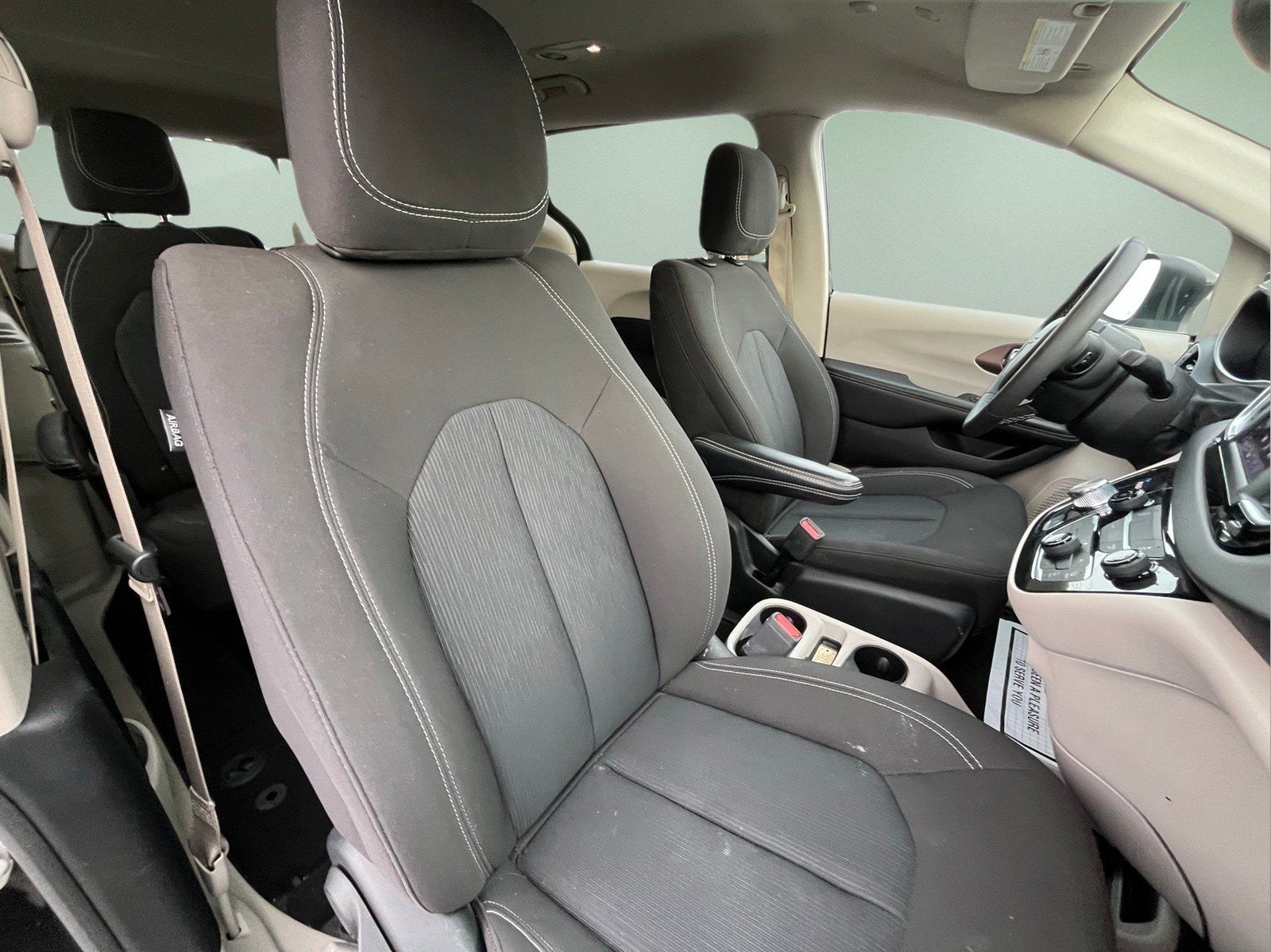 Used 2023 Chrysler Voyager LX FWD image 30