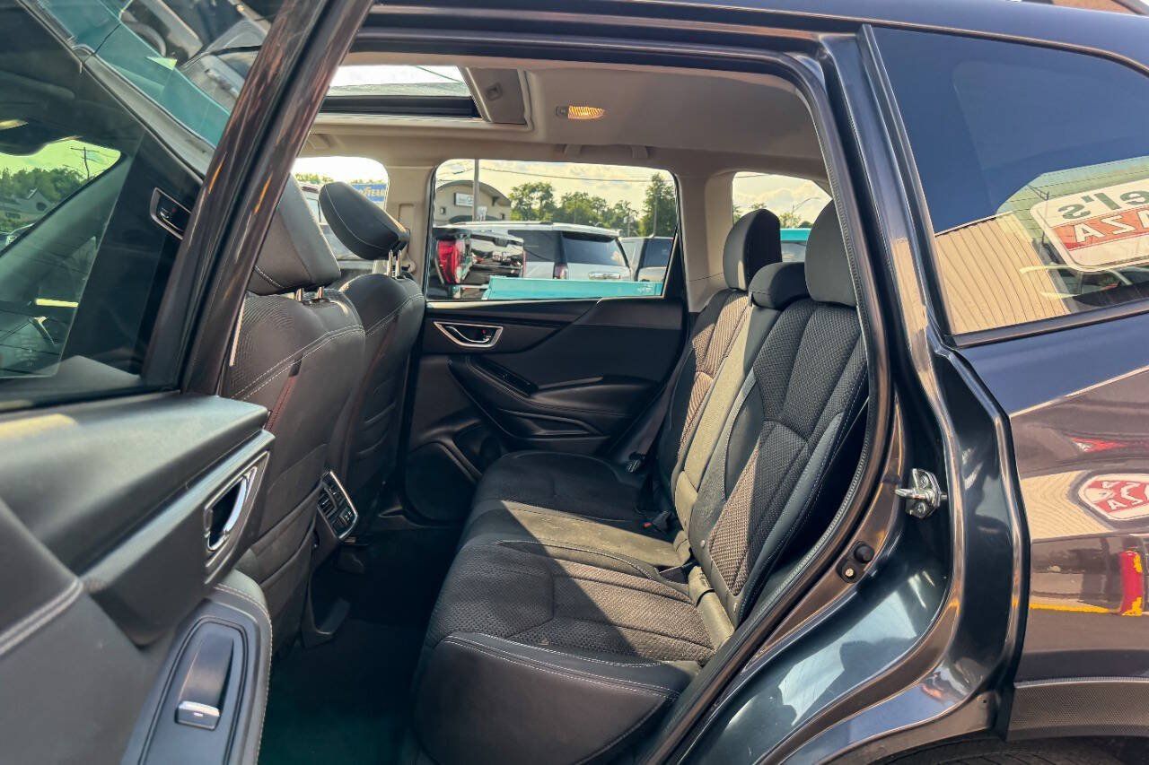 Used 2019 Subaru Forester Premium AWD/4WD image 16