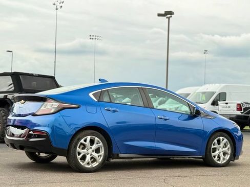 Used 2018 Chevrolet Volt Premier w/ Driver Confidence Package FWD image 39