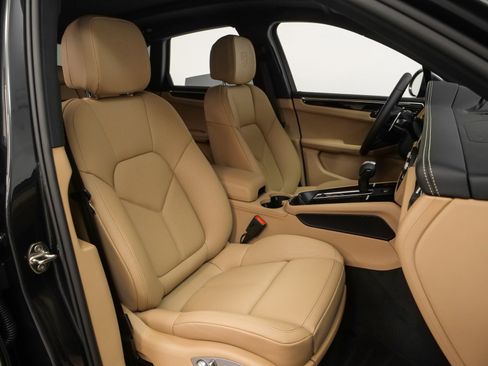 Used 2025 Porsche Macan image 22