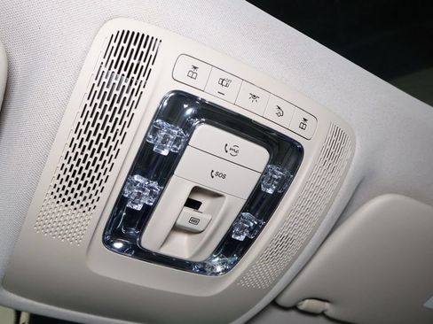 Used 2022 Mercedes-Benz GLB 250 4MATIC w/ Premium Package Lite image 27