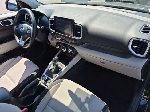 Used 2025 Hyundai Venue SEL FWD image 32