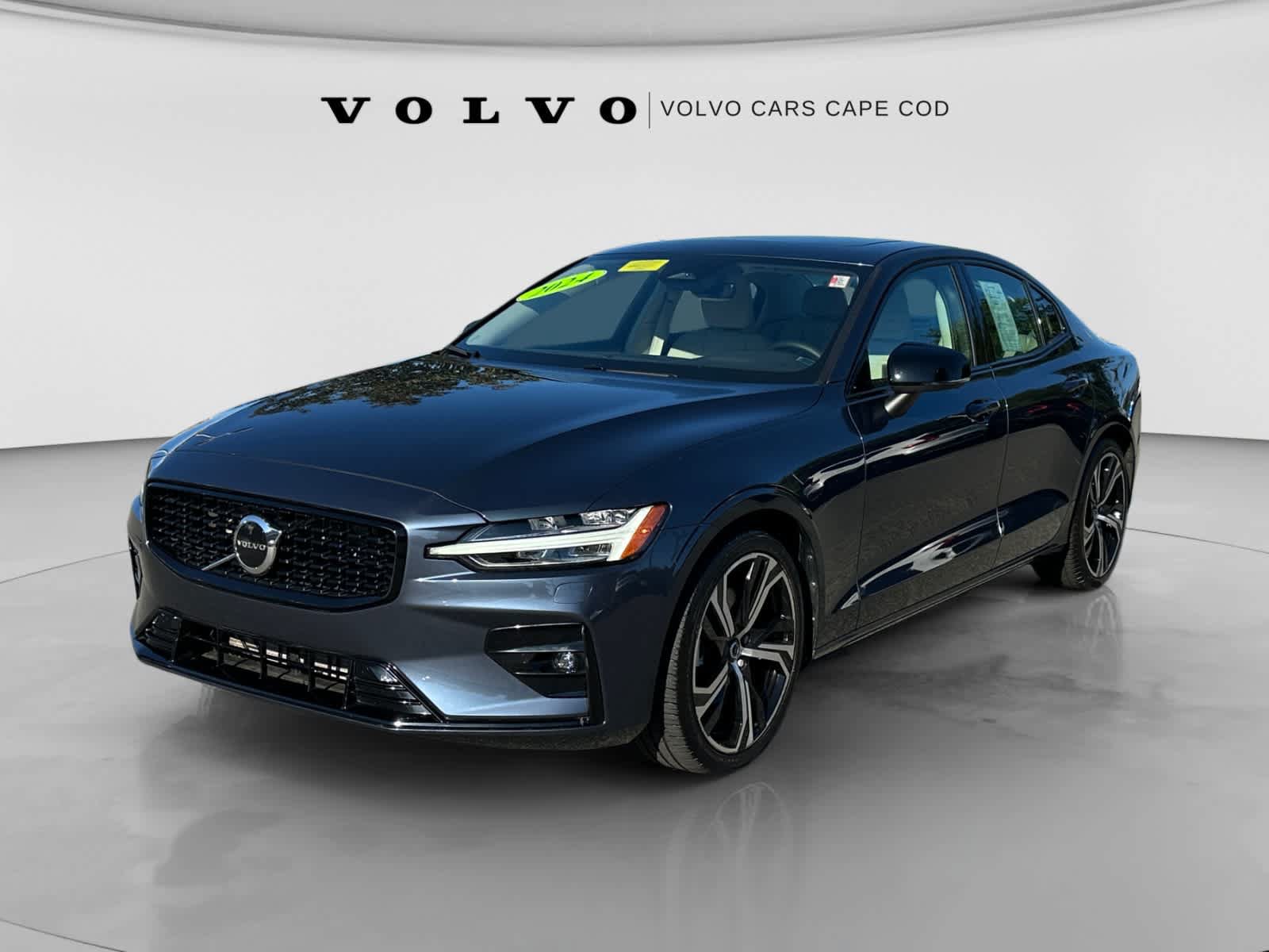 Used 2024 Volvo S60 B5 Core w/ Climate Package AWD/4WD image 3