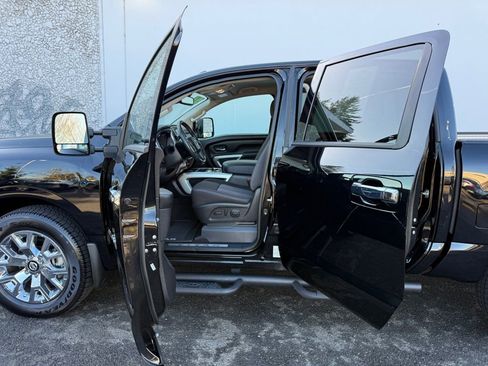 Certified 2021 Nissan Titan SV w/ SV Convenience Package image 18