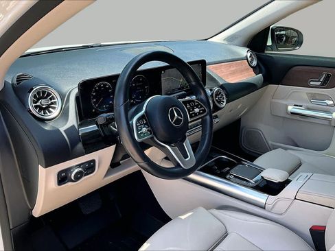 Used 2023 Mercedes-Benz GLA 250 4MATIC image 16