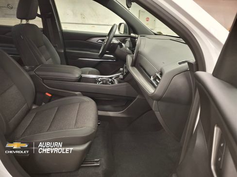 Used 2025 Chevrolet Traverse LT w/ Driver Confidence Package FWD image 23
