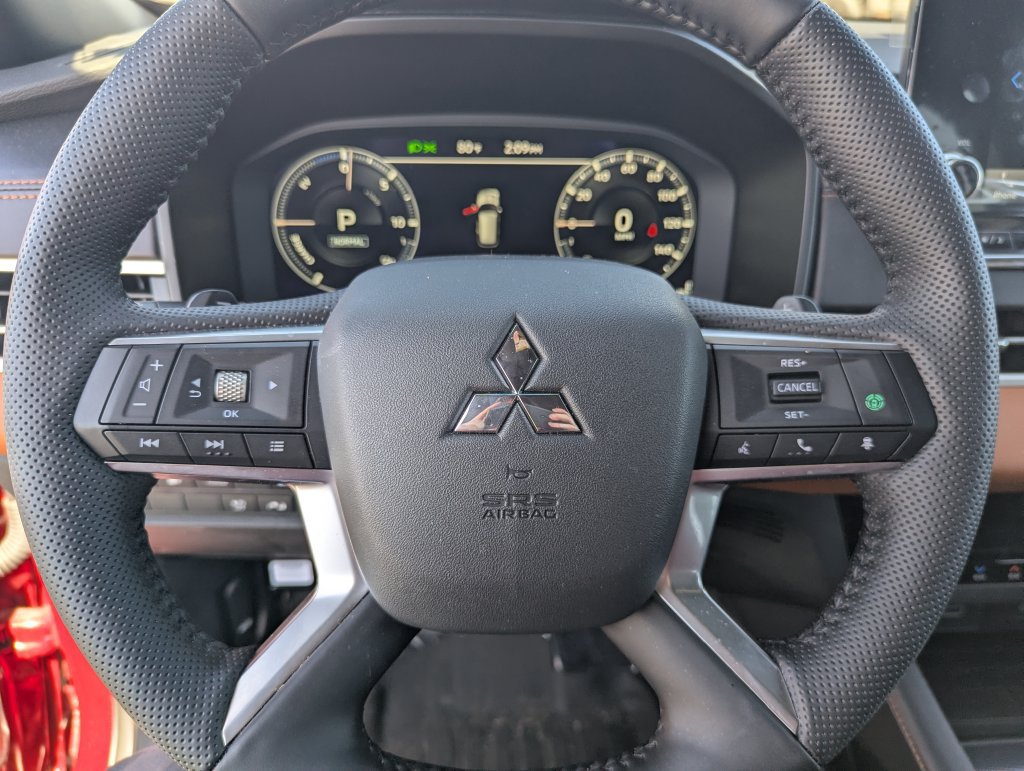 Used 2025 Mitsubishi Outlander 4WD Plug-In Hybrid image 28