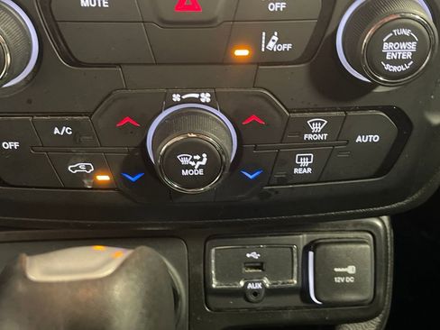 Used 2023 Jeep Renegade Latitude image 15