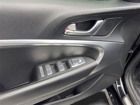 Used 2025 Genesis G70 2.5T image 32