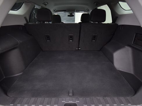 Used 2024 GMC Terrain SLE w/ Driver Convenience Package image 30