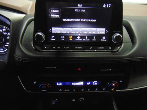 Used 2023 Nissan Rogue SV AWD/4WD image 14