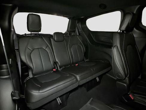 New 2026 Chrysler Pacifica Select image 30