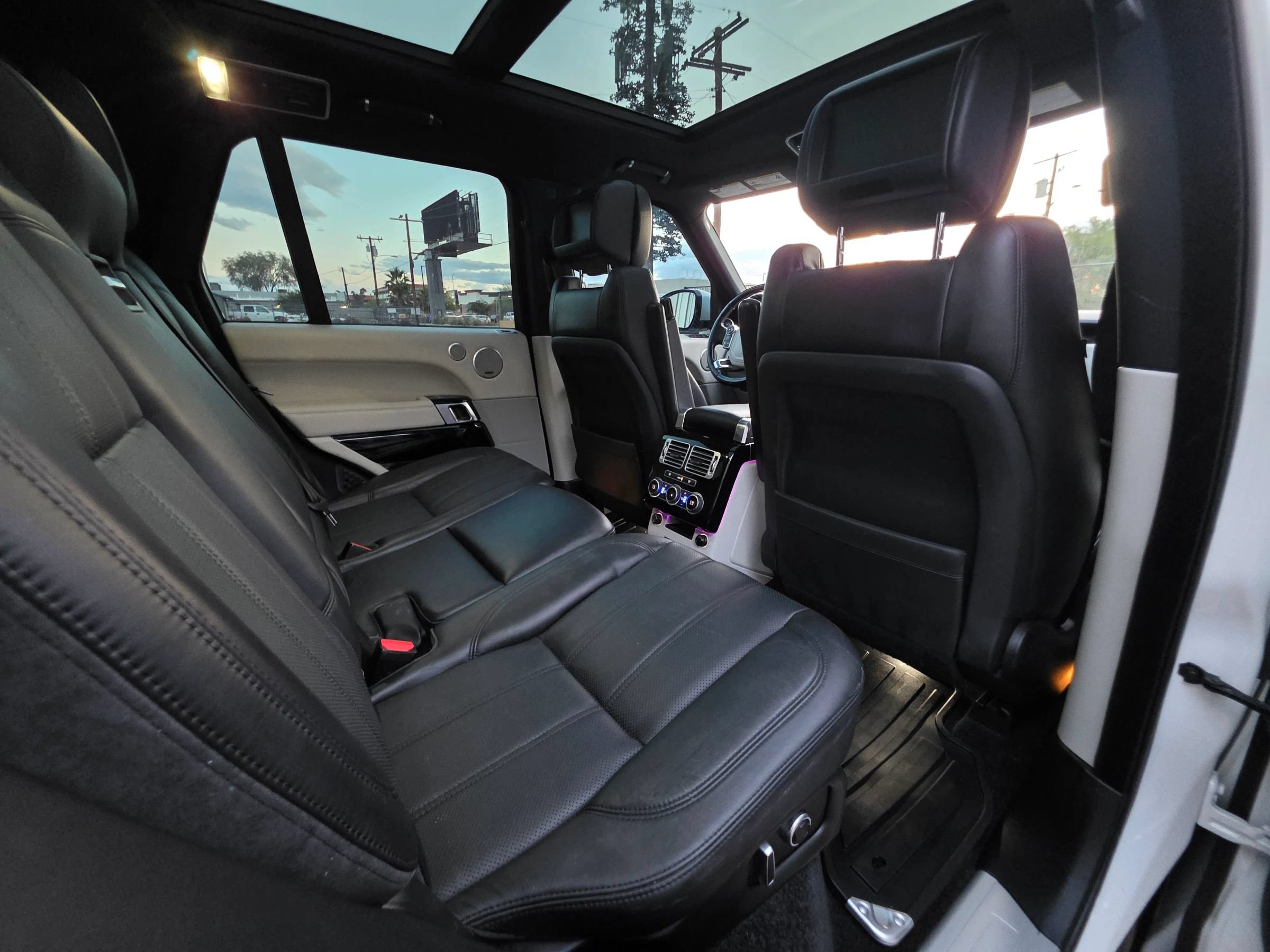 Used 2016 Land Rover Range Rover Supercharged AWD/4WD image 17