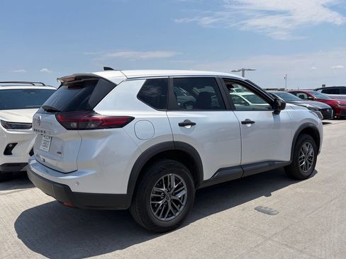 Used 2024 Nissan Rogue S AWD/4WD image 2
