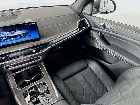 Used 2025 BMW X7 xDrive40i image 24