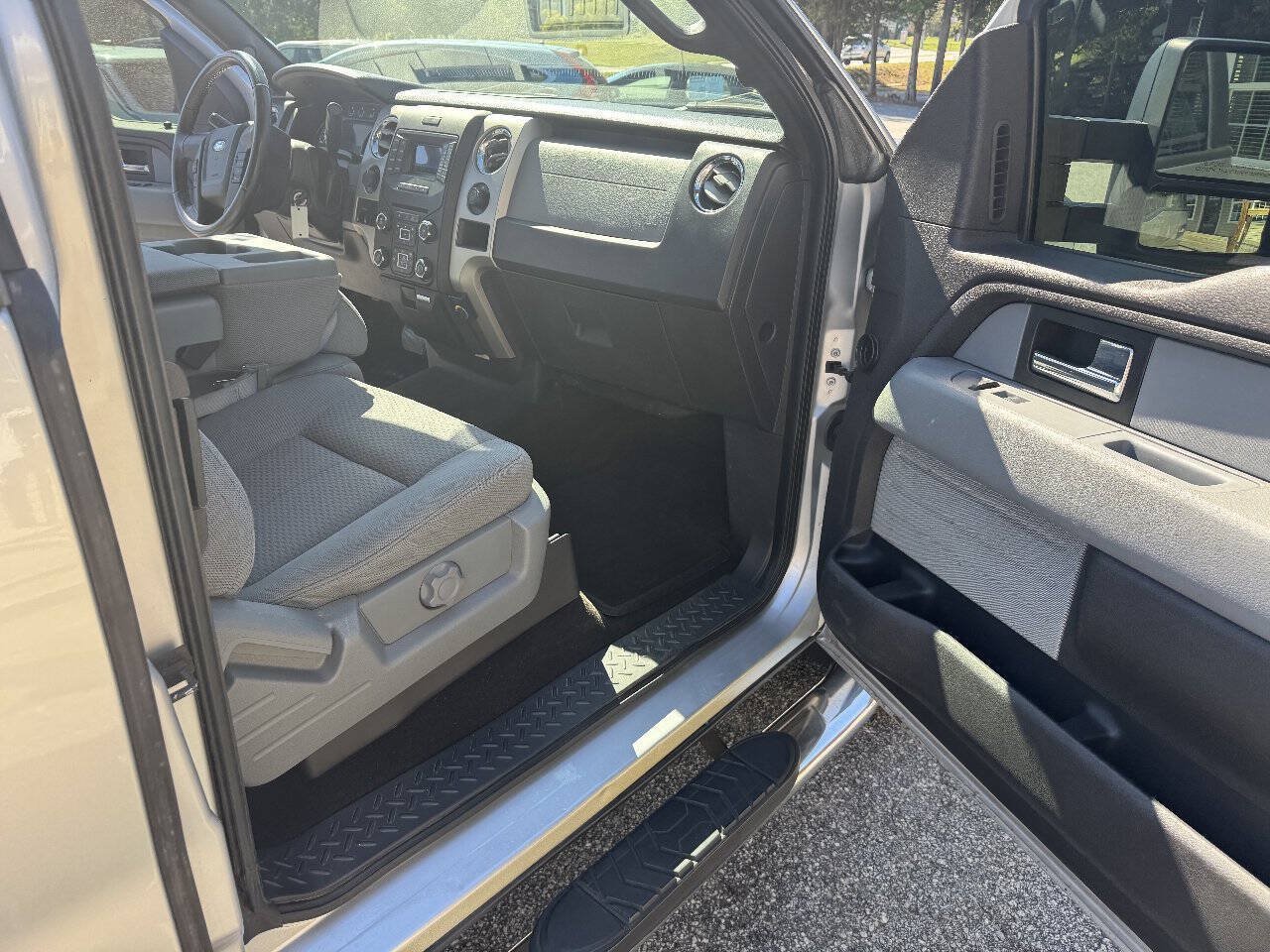 Used 2014 Ford F150 XLT w/ Equipment Group 302A Luxury AWD/4WD image 15