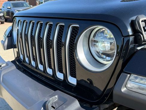 Used 2018 Jeep Wrangler Unlimited Sahara AWD/4WD image 22