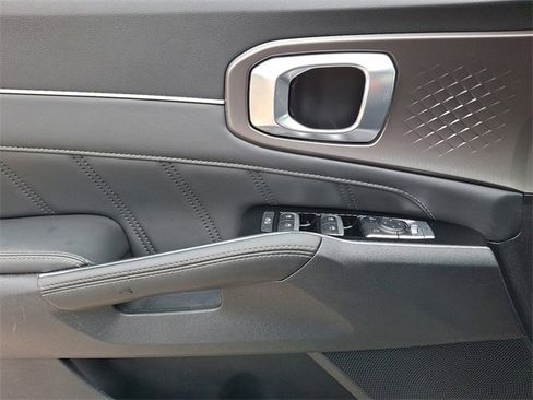 Certified 2025 Kia Sorento SX image 13