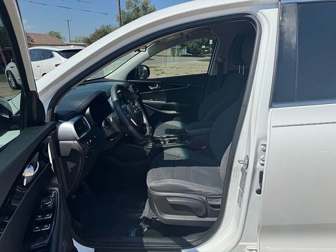 Used 2020 Kia Sorento LX FWD image 18