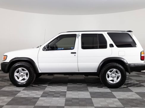 Used 1997 Nissan Pathfinder LE AWD/4WD image 3