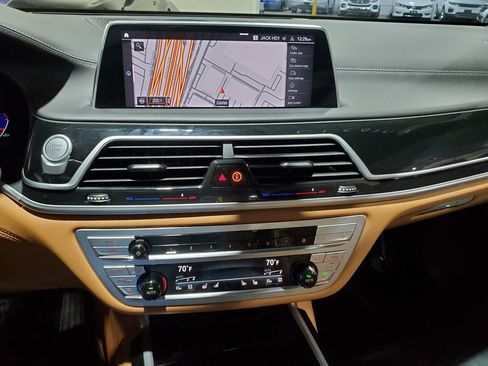 Used 2022 BMW ALPINA B7 xDrive image 37