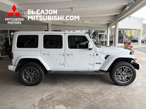 Used 2023 Jeep Wrangler Unlimited Sahara AWD/4WD image 2