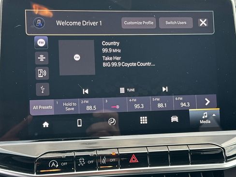 Used 2024 Jeep Compass Latitude image 25