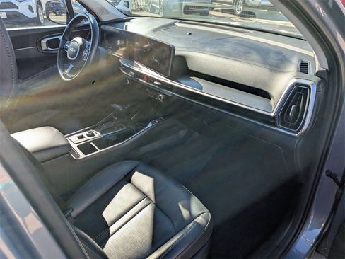 Used 2024 Kia Sorento S image 33