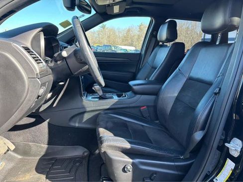 Used 2019 Jeep Grand Cherokee Altitude image 17