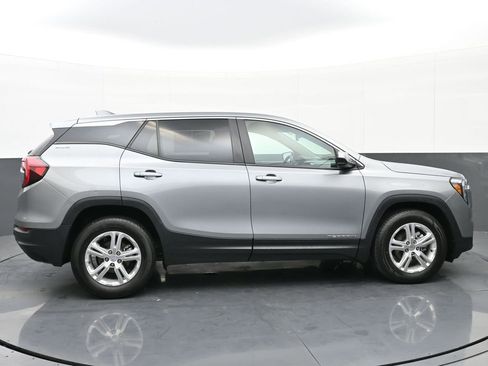 Used 2024 GMC Terrain SLE image 2