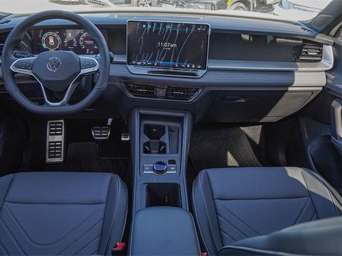 New 2026 Volkswagen Tiguan SE R-Line image 18