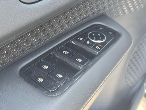 Used 2023 Nissan Ariya AWD image 14