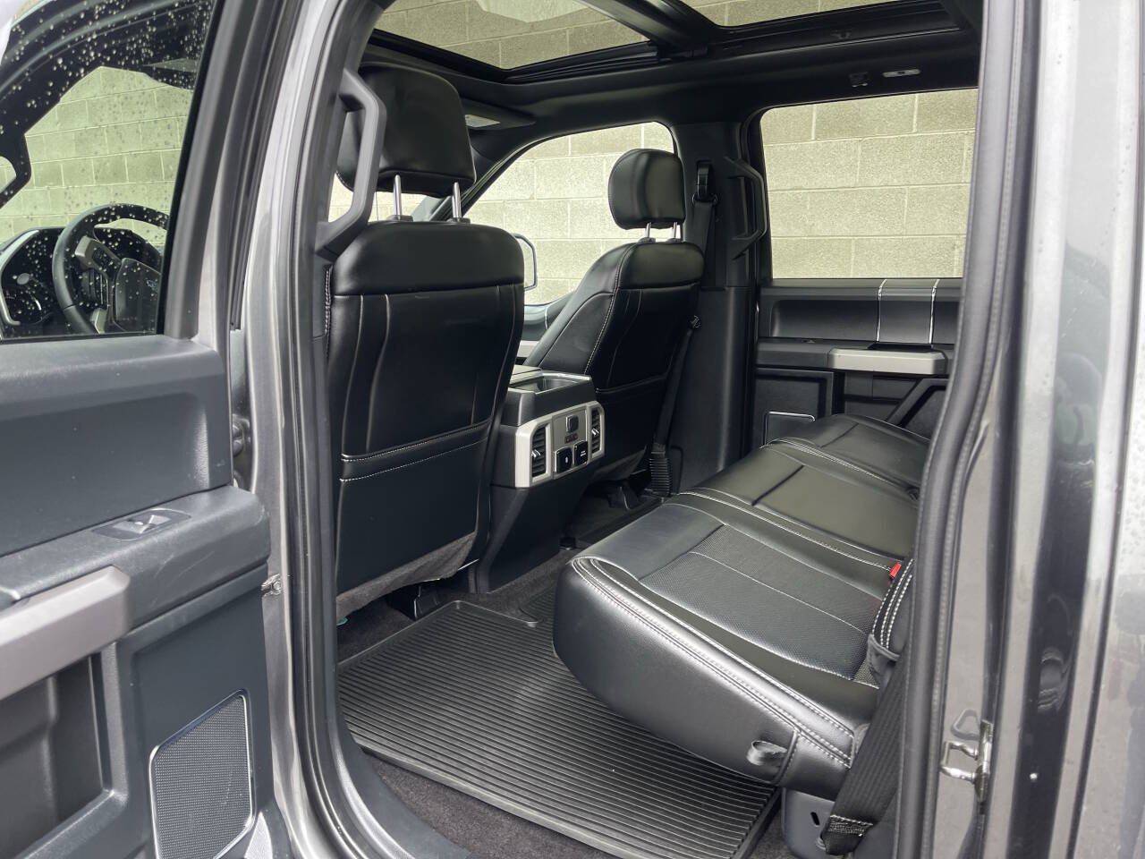 Used 2019 Ford F150 Lariat w/ Equipment Group 502A Luxury AWD/4WD image 9