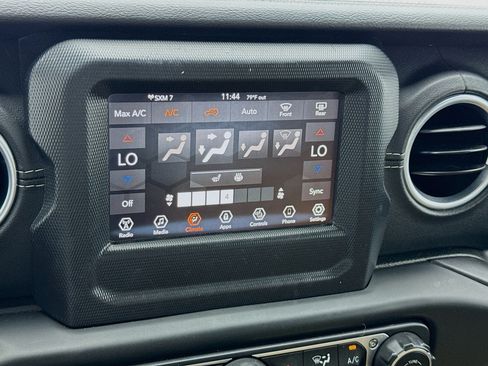 Used 2018 Jeep Wrangler Unlimited Sahara w/ Dual Top Group AWD/4WD image 12