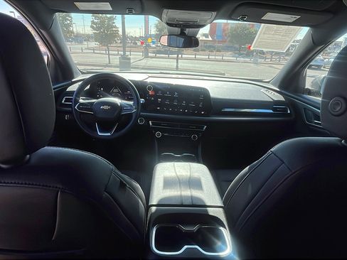 Used 2025 Chevrolet Traverse LT image 24