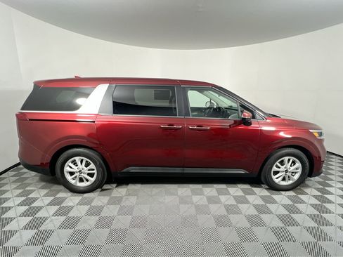 Used 2023 Kia Carnival LX FWD image 2