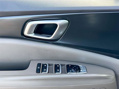 Used 2025 Kia Carnival image 18