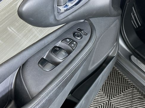 Used 2018 Nissan Murano SV FWD image 15