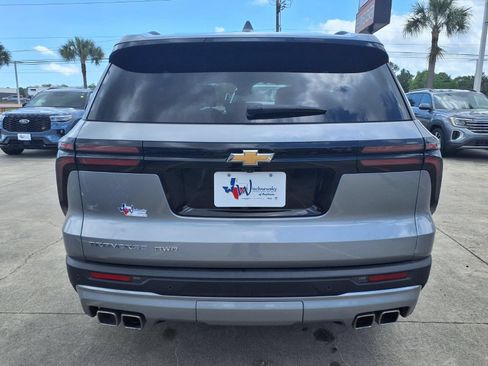 Used 2025 Chevrolet Traverse LT AWD/4WD image 6