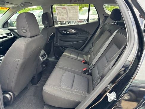 Used 2024 GMC Terrain SLE FWD image 18