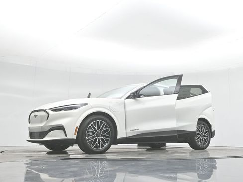 New 2025 Ford Mustang Mach-E Premium image 47