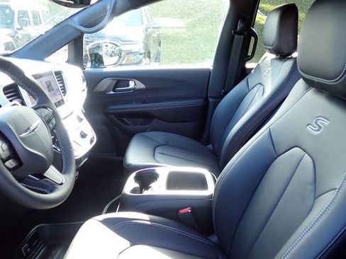 New 2026 Chrysler Pacifica Select w/ S Appearance Package image 12