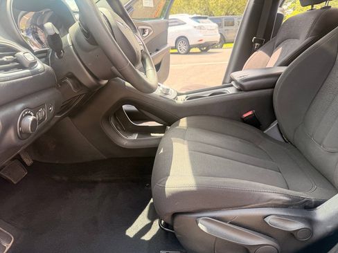 Used 2015 Chrysler 200 Limited FWD image 14