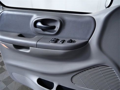 Used 2003 Ford F150 XLT image 25