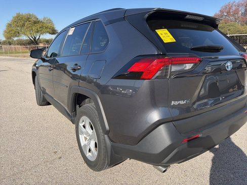Used 2021 Toyota RAV4 XLE w/ Convenience Package image 7