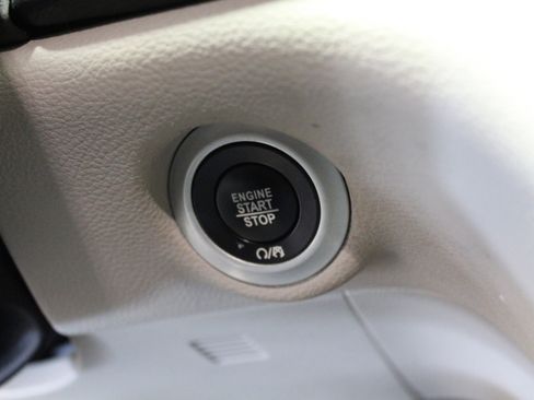 Used 2017 Chrysler Pacifica Limited w/ UConnect Theater Package image 14