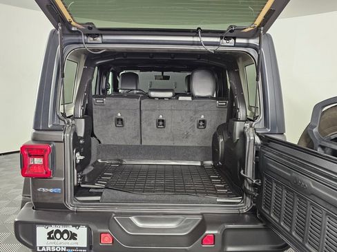 Used 2023 Jeep Wrangler Unlimited Sahara w/ Cold Weather Group AWD/4WD image 15