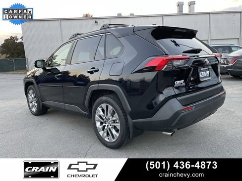 Used 2021 Toyota RAV4 XLE Premium image 5